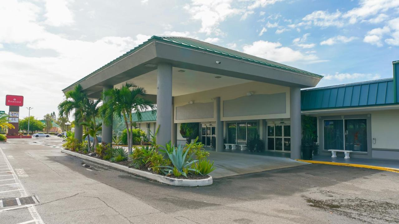 Sarasota Cay Club #612 - Heated Pool, Bunk Beds, Huge Tv, Tiki Bar, More! Exterior photo